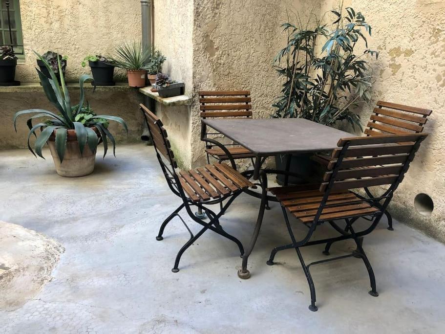 Ulysse, Appartement Spacieux Au Centre Historique D'Uzes En Rez-De-Chaussee Avec Exterieur, Proche Parking Des Marroniers Luaran gambar